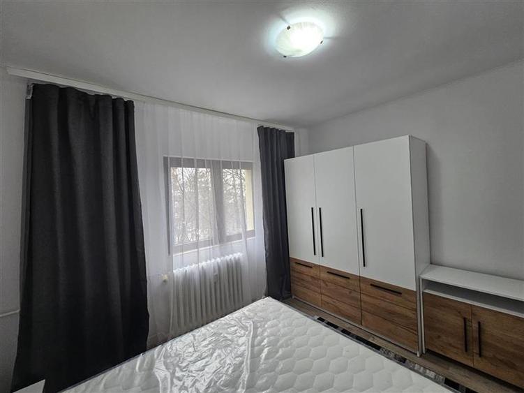 Apartament cu 2 camere semidecomandat, mobilat în Berceni