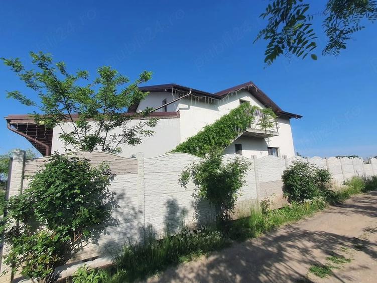 Casă cu Teren 718 Mp în Icoana
