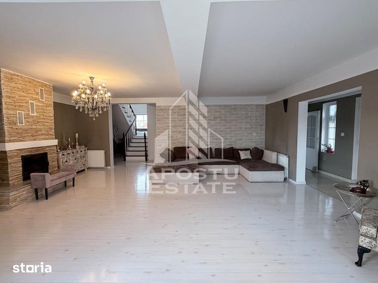 Casă cu 5 camere cu Teren 550 Mp în Sânmihaiu Român