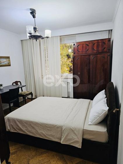 Apartament cu 3 camere semidecomandat, mobilat în Craiovei