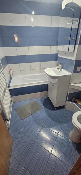 Apartament cu 4 camere decomandat în Aradului