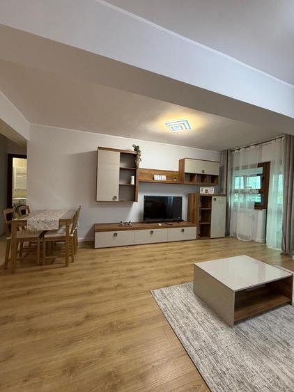 Apartament cu 2 camere decomandat în Micro 17