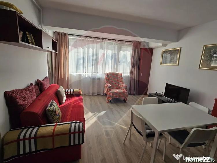 Apartament cu 3 camere semidecomandat, mobilat în Snagov