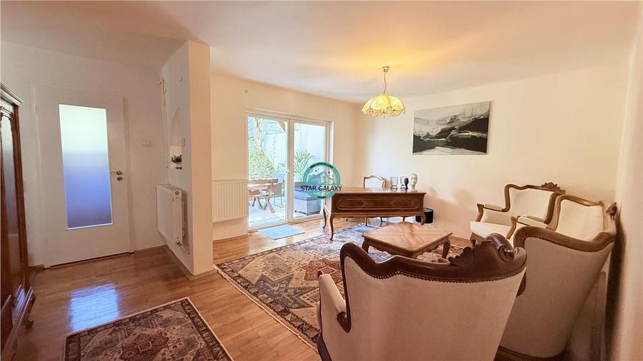 Apartament cu 4 camere decomandat, mobilat în Central