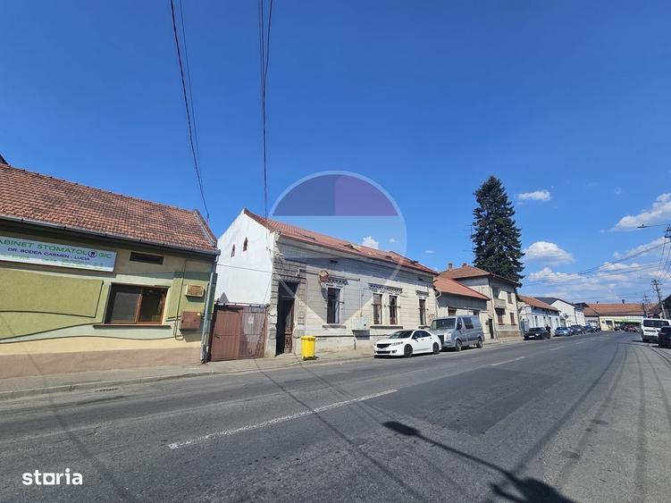 Casă cu 4 camere cu Teren 396 Mp în Central