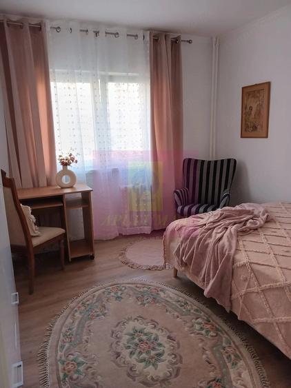 Apartament cu 3 camere decomandat în Panduri