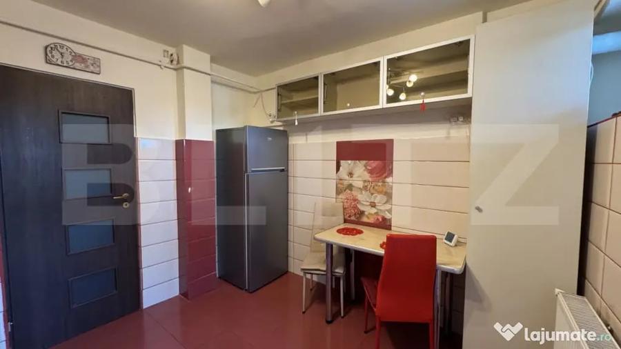 Apartament cu 3 camere semidecomandat, mobilat în George Enescu