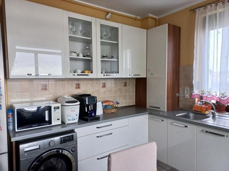Apartament cu 3 camere decomandat în Soarelui