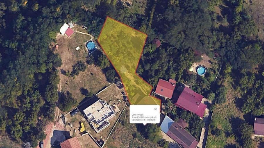 Casă individuală cu 5 camere cu Teren 1000 Mp în Central
