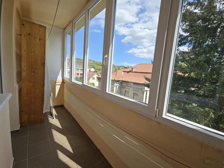 Apartament cu 2 camere semidecomandat, mobilat în Grigorescu