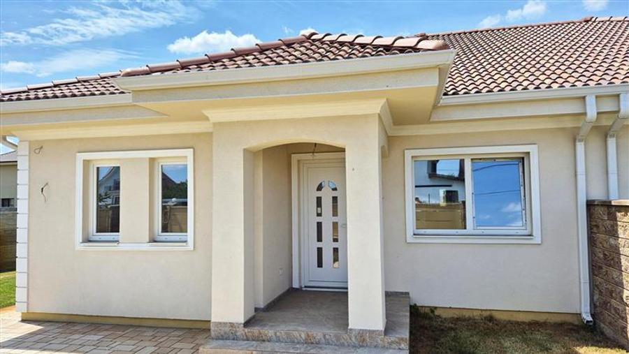 Duplex cu 4 camere cu Canalizare în Moșnița Nouă