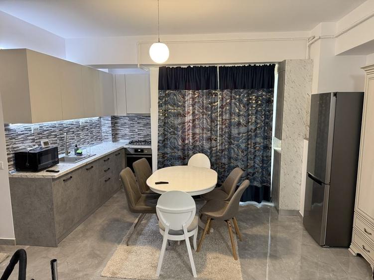 Apartament cu 3 camere semidecomandat în Ultracentral