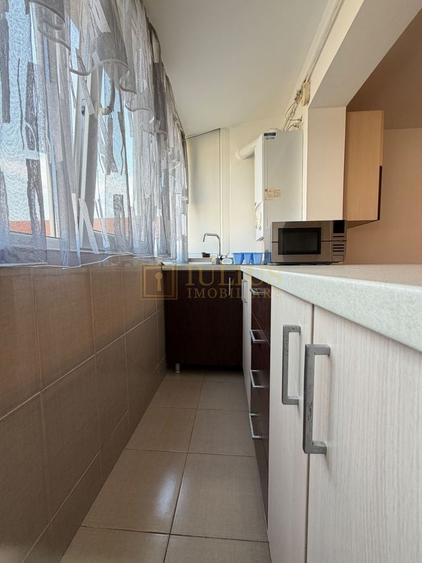 Apartament cu 3 camere semidecomandat, mobilat în Girocului