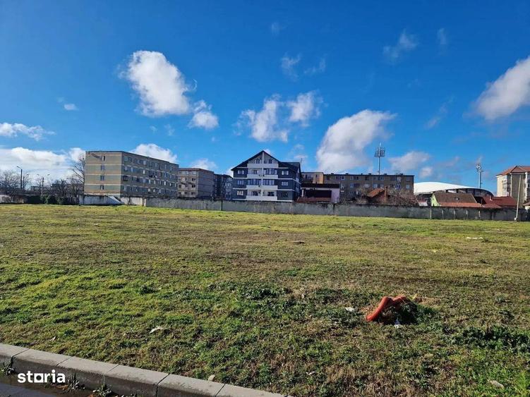 Spațiu comercial, de 10,800 mp, în Aurel Vlaicu