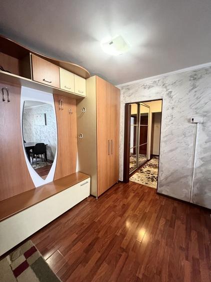 Apartament cu 3 camere decomandat în Nicolina