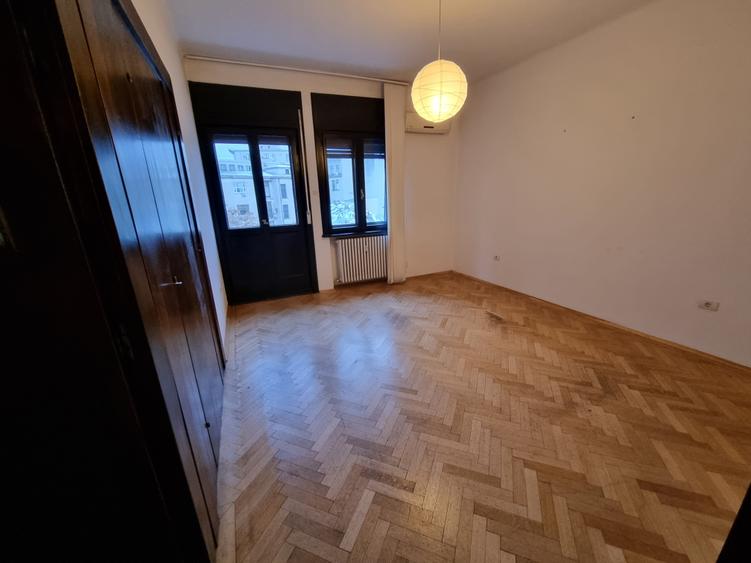 Birou, de 111 mp, în Romană