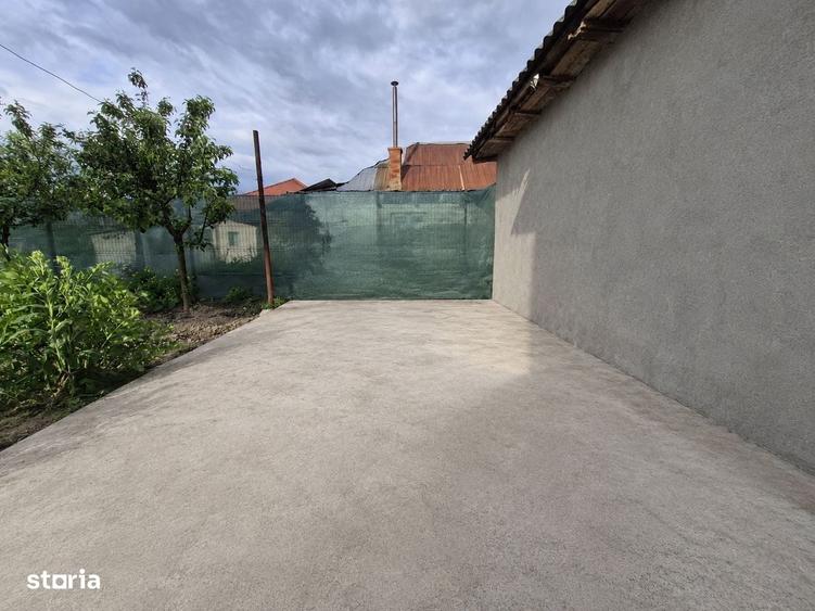Casă cu 2 camere cu Teren 330 Mp în Cleja