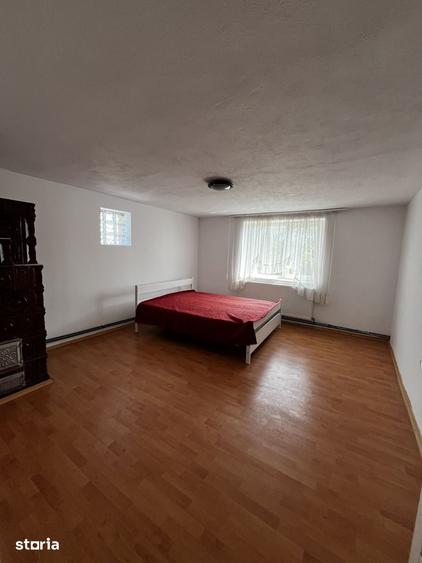 Casă cu 5 camere cu Teren 500 Mp în Priseaca