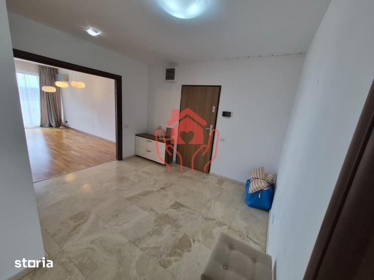 Apartament cu 4 camere decomandat în Est