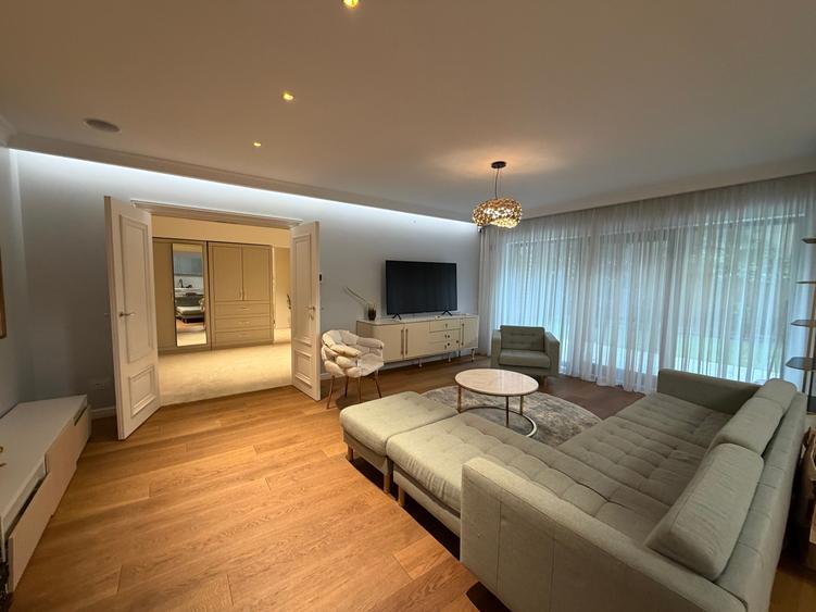 Apartament cu 4 camere decomandat în Domenii