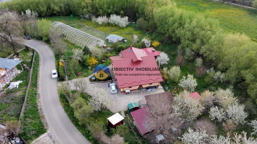 Casă individuală cu 4 camere cu Garaj în Gura Văii