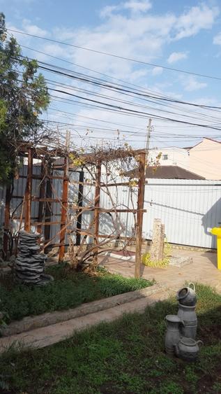 Casă individuală cu 3 camere cu Canalizare în Tomis II