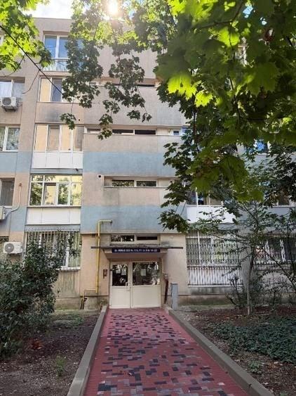 Apartament cu 3 camere semidecomandat în Titan