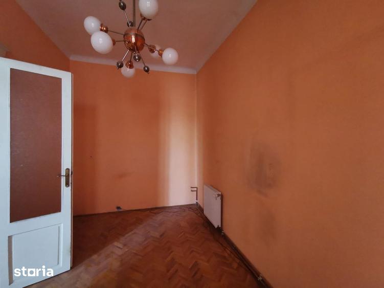 Apartament cu 3 camere semidecomandat în Central