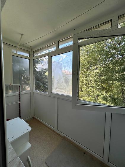 Apartament cu 3 camere decomandat în Eremia