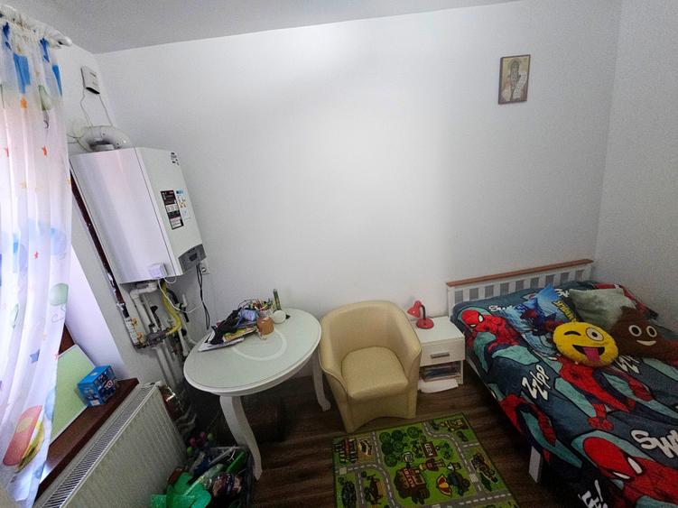 Casă cu 6 camere cu Canalizare în Central