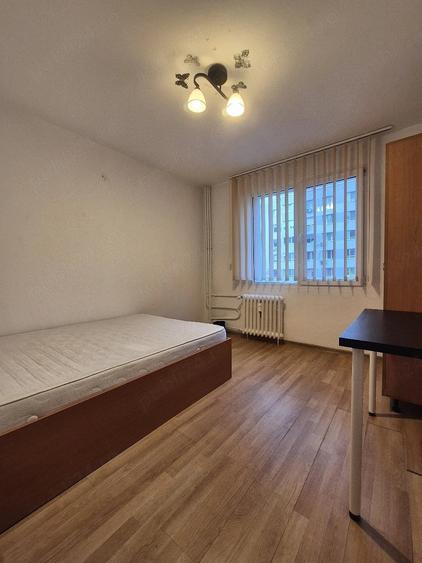 Apartament cu 3 camere decomandat în Dristor