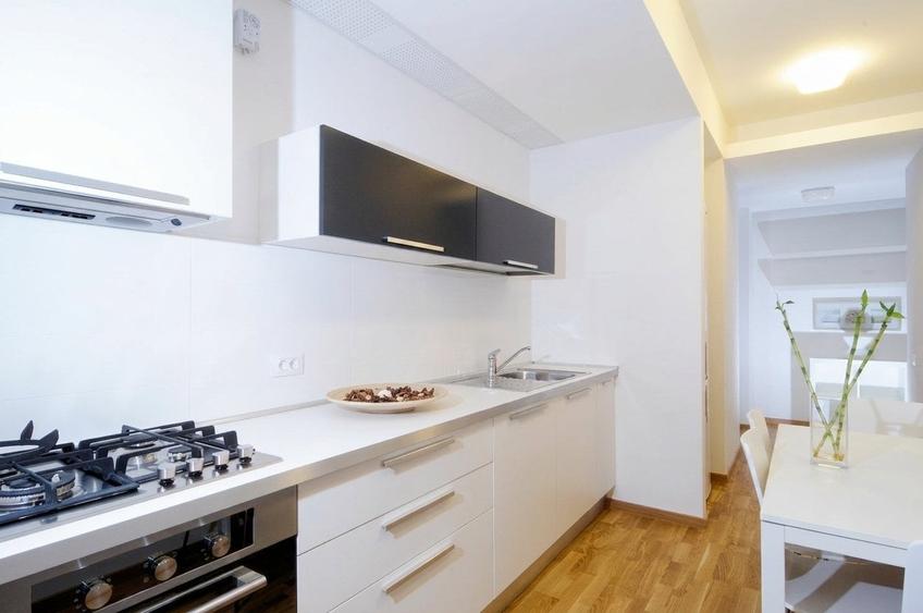 Apartament cu 4 camere decomandat, mobilat în Iancu Nicolae