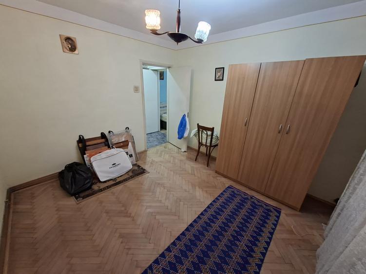 Apartament cu 2 camere semidecomandat, mobilat în Podu Roș