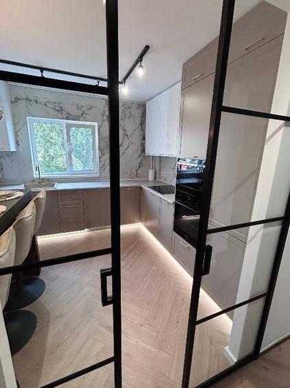 Apartament cu 2 camere decomandat, mobilat în Decebal