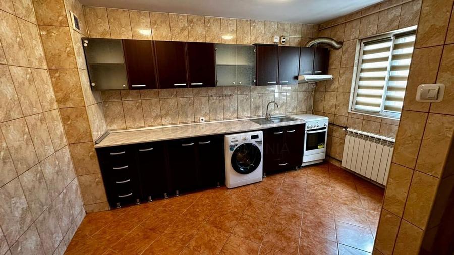Apartament cu 3 camere decomandat în Tineretului