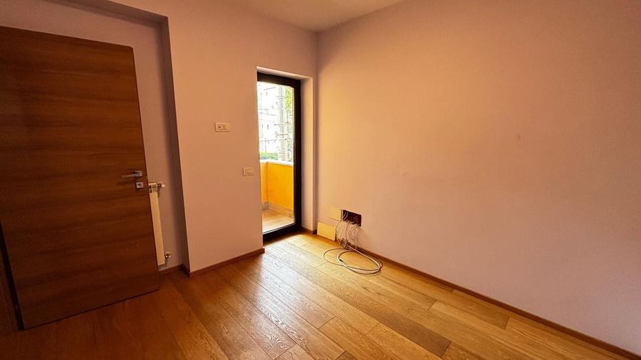 Duplex cu 6 camere cu Canalizare în Mihai Bravu