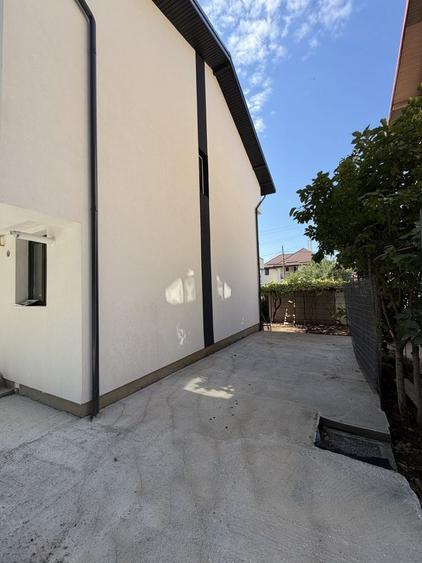 Casă cu 4 camere în Roșu