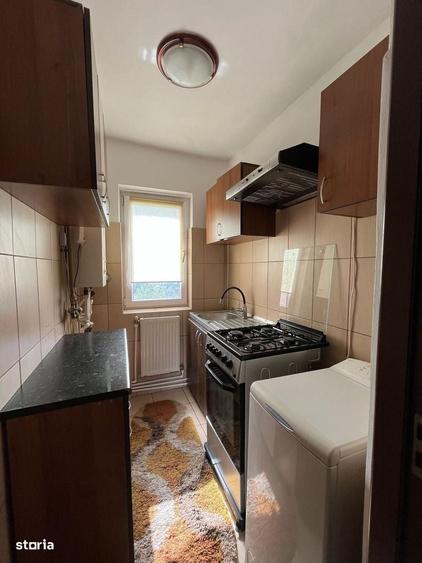 Apartament cu 3 camere semidecomandat în Morăreni