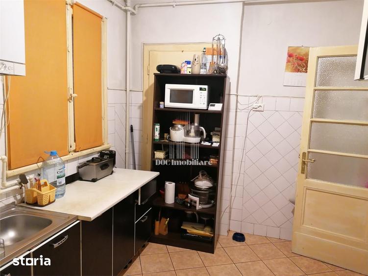 Apartament cu 3 camere semidecomandat în Cișmigiu