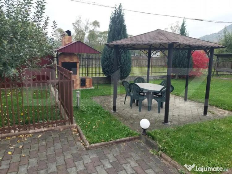 Casă cu 7 camere cu Teren 2000 Mp în Central