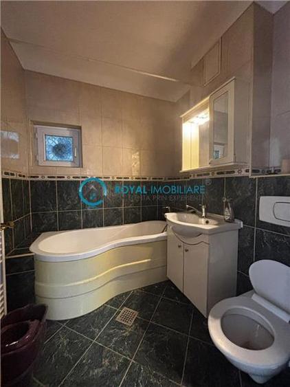 Apartament cu 3 camere decomandat în Republicii