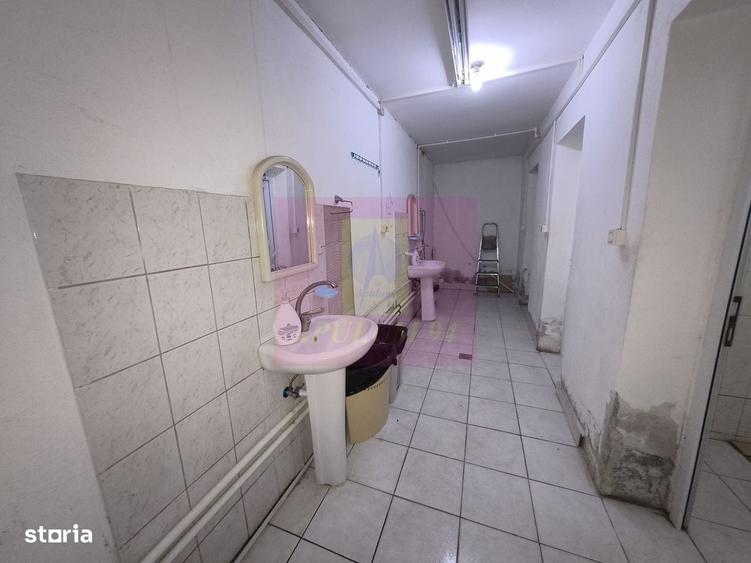 Spațiu comercial, de 300 mp, în Central