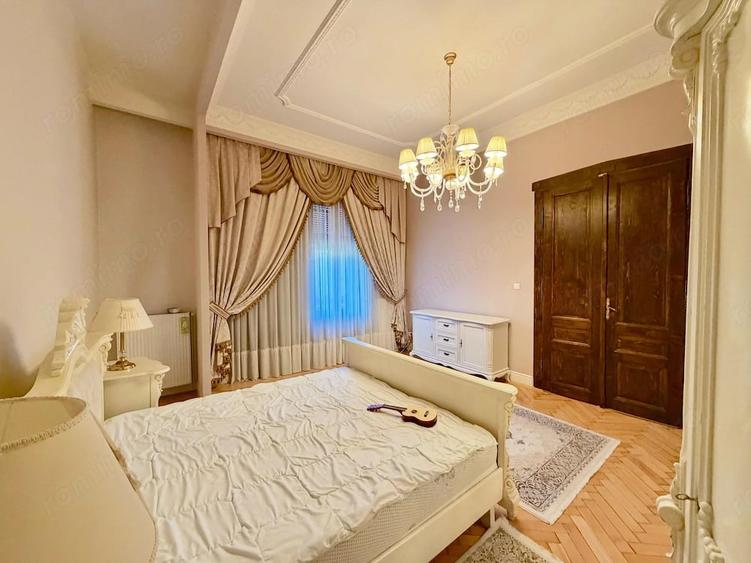 Apartament cu 3 camere semidecomandat în Sinaia
