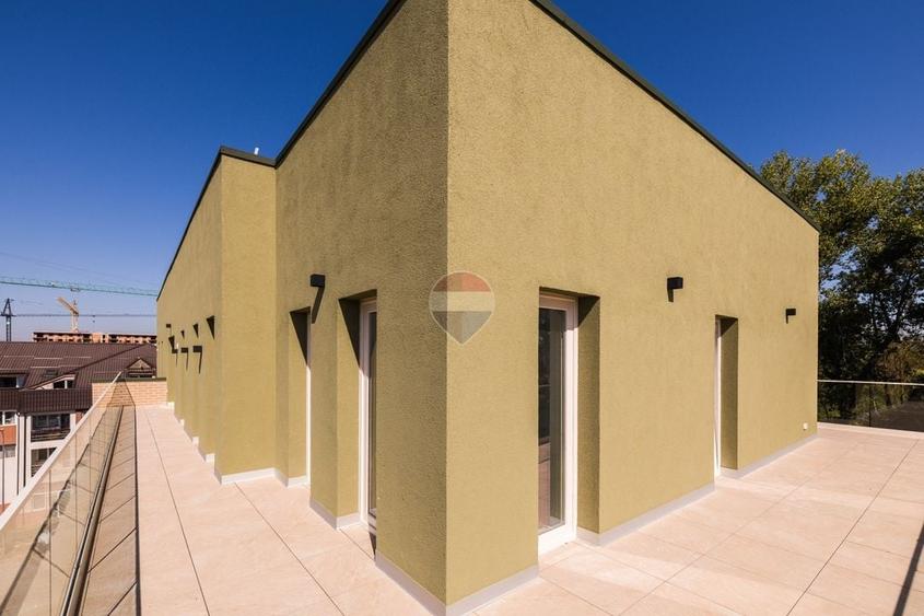 Apartament cu 3 camere decomandat în Tractorul