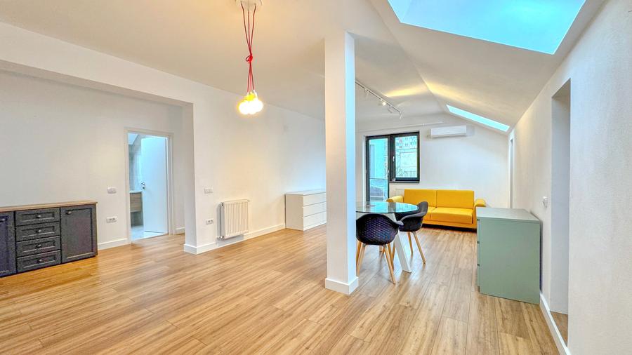 Penthouse cu 3 camere nedecomandat, mobilat în Gemenii
