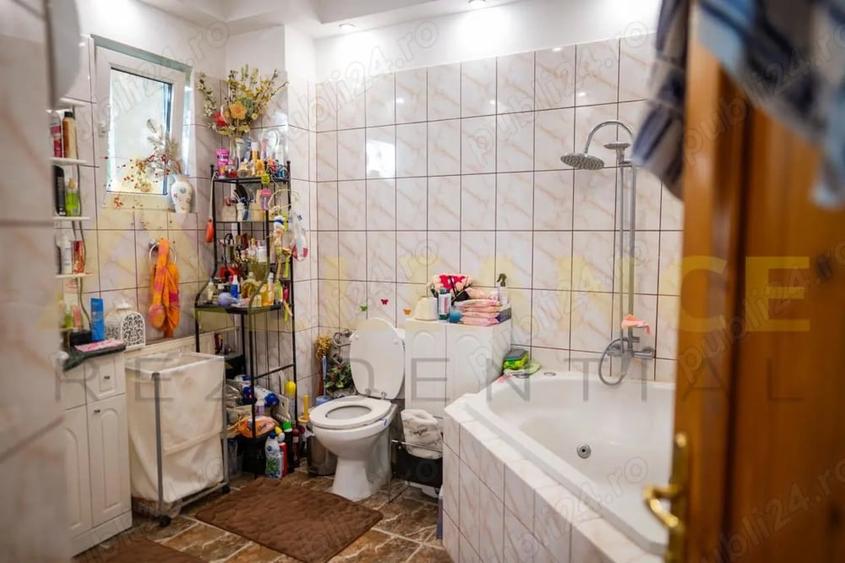 Casă cu Teren 1800 Mp în Izvorani