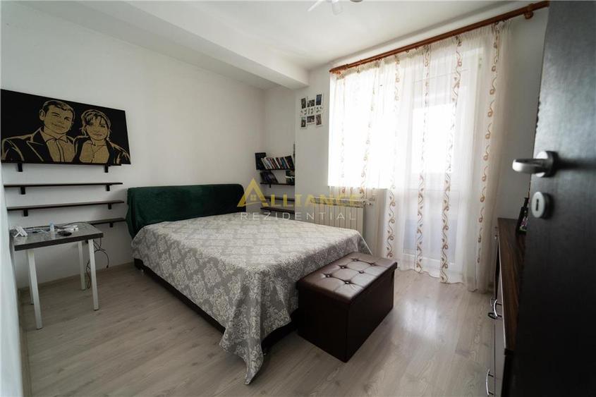 Apartament cu 3 camere decomandat, mobilat în Central