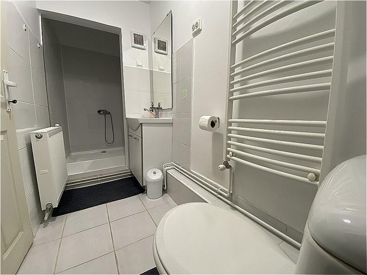 Apartament cu 2 camere semidecomandat, mobilat în Ultracentral
