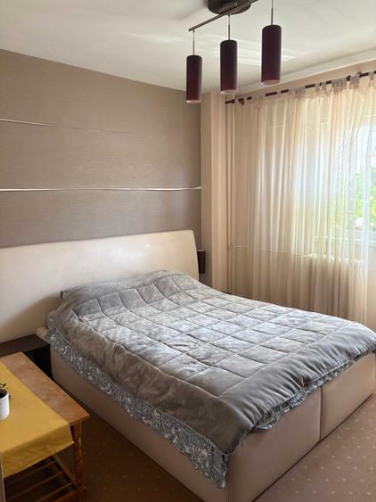 Apartament cu 3 camere decomandat în Valea Ialomiței
