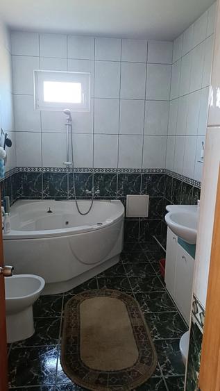 Casă cu Teren 958 Mp în Central